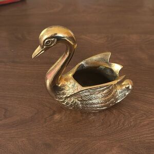 Gold swan decor